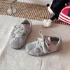 Zapatillas de entrenamiento retro alemanas para niñas, nuevo modelo primavera y otoño 2026, zapatillas deportivas para niños, zapatillas casuales versátiles con cordones