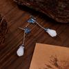 Nuevos pendientes de mariposa de aceite verde chino, pendientes vintage largos con borlas, aguja de plata S925, nuevos pendientes de jade de imitación con explosiones.