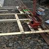 Dispositivo manual de instalación de desvíos mecánicos para manija de desvío para cambio de carril de vía ferroviaria sin soporte