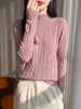 Camisa de gola alta meia-manga em relevo estilo francês com adornos florais tridimensionais, top de tricô requintado, peça versátil e elegante para outono e inverno