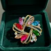 Broche de Corona Tejida con Diamantes Púrpuras Retro Adorno de Pecho con Pedrería de Lujo Ligero para Abrigos Chalecos de Mujer Pin Decorativo de Alta Gama