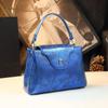 Bolso de mujer de lujo ligero de nicho de alta gama, artesanía láser, bolso de cuero genuino, versátil para el trabajo, estampado de serpiente, bolso de hombro cruzado, moda