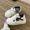 2026 Verão Novo Estilo Coreano Solado Grosso Moda Versátil Confortável Cano Baixo Cadarço Branco Estilo Estudante Tênis Esportivo Feminino