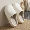 Punta Impermeable Ropa de Exterior Zapatillas de Algodón para Mujer 2026 Otoño/Invierno Nuevo Estilo Hogar Antideslizantes Cálidas Pareja Zapatillas de Algodón con Felpa