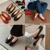 Sapatos de Pele de Ovelha com Boca Rasa Femininos Sapatos Baixos Estilo Novo Primavera e Outono Couro Integral Bico Redondo Couro Plano Cano Baixo Sapatos de Vovó