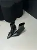 Botines de tacón de aguja de punta fina con hebilla estilo francés para mujer, nuevo modelo otoño e invierno 2026, botas de moda estilizadas y versátiles
