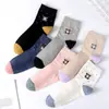 Nuevos estilos de primavera y otoño de calcetines para mujer, calcetines de media pantorrilla casuales de alta calidad, resistentes al olor y transpirables para mujer, adecuados para el uso diario y el deporte