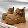 2026 Tendência Outono Estilo Quente Sapatos Versátil Sola Grossa Botas de Cano Curto Femininas Tira com Fivela de Metal Aumento de Altura Para Pessoas Baixas Moda Botas Botas de Cano Curto