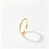 Anillo de acero de titanio mate estrellado de lujo de alta gama para mujer, moderno y versátil, anillo liso popular de nicho para parejas