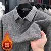 Invierno 2026 Nuevo Estilo Hombres de mediana edad Cuello Solapa Falso Dos Piezas Acolchado de Terciopelo Prendas de Punto Gruesas Ropa de Papá Capa Base Superior