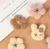 Nuevo Punto Mayorista Felpa Flor de Cinco Pétalos Cabeza de Conejo Linda Dibujos Animados Accesorios Decoración Sombreros, Zapatos y Calcetines para Niños
