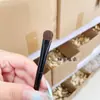 Pincel Pequeno para Sombra de Cabelo de Cabra com Ponta Plana para Detalhes e Profundidade, Adequado para Pálpebras Inferiores e Iluminação, Cabelo Animal