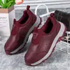 Sapatos de Caminhada para Idosos para Outono e Inverno, Superfície de Couro, Impermeáveis, Sola Grossa, Leves, Calce Fácil, Tênis Esportivos para Homens e Mulheres de Meia-Idade e Idosos