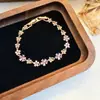 Pulsera con Cierre Súper Brillante de Zirconia de Color Ovalada, Diseño de Nicho de Lujo Ligero, Sensación de Alta Gama, Joyería Versátil y Exquisita