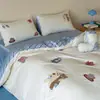 Romántico Set Francés de Algodón Cepillado 100S de Cuatro Piezas Flores Pequeñas Bordado de Toalla Ribete de Encaje Funda Nórdica Cálido Otoño e Invierno