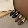 Primer Encuentro: Mocasines estilo británico con detalles de hebilla, nueva colección otoño 2026, zapatos slip-on de punta cuadrada