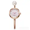 En stock envío directo reloj de pulsera mujer perla exquisito pequeño y delicado cuarzo versátil reloj de mujer transmisión en vivo transfronteriza venta al por mayor