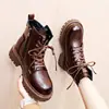 Botas Curtas de Solado Grosso Pequenas Botas Martin para Mulheres Primavera e Outono 2024 Botas de Camada Única Retrô Britânicas Tamanho Grande 42