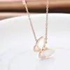 Moda Sencilla Blanco Fritillaria Mariposa Acero de Titanio Collar para Mujer Lujo Ligero Cadena para Clavícula Versátil Diseño de Nicho Accesorios de Alta Gama