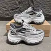 Tênis dad de sola grossa feminino, sapatos esportivos casuais versáteis, novos tênis de corrida para mulheres, com cadarço, de malha fashion 2026