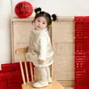Ropa de Invierno para Bebé Niña Estilo Chino Chaleco Acolchado Nuevo Estilo Chino Ropa de Moda Traje Tang para Niños Pequeños Atuendo de Año Nuevo Vestido para Fiesta de Cumpleaños