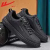 Zapatos para Hombre HuiLi Otoño Nuevo Estilo Superficie de Cuero Impermeables Zapatos Casuales Zapatos de Skate para Exteriores para Hombre Zapatos Deportivos Versátiles para Hombre