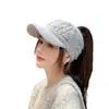 Sombrero de Mujer Otoño Invierno Moda Versátil Agujero para Cola de Caballo Parte Superior Sombrero de Copa Más Terciopelo Cálido Ciclismo al Aire Libre Tejido Sombrero de Pico de Pato
