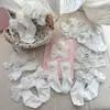 Set de calcetines con lazo de encaje y diadema para bebé, calcetines florales de media pantorrilla para bebés niñas, caja de regalo para sesión de fotos de recién nacidos