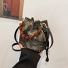 Nuevo bolso de estilo chino, nuevo bolso de cubo bordado de estilo nacional de alta gama, bolso de mano con cuentas, bolso cruzado de hombro para mujer