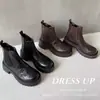 Série de alta qualidade! Novo modelo Outono/Inverno 2026, botas Chelsea de couro bovino lavado de camada superior com sola grossa, botas curtas retrô que aumentam a altura