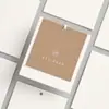 Papel Kraft Estilo Nuevo Tarjeta Blanco Crema, Etiquetas para Ropa de Diseño Minimalista de Nicho, Etiquetas Personalizadas para Ropa de Hombre y Mujer, Etiquetas Colgantes Personalizadas