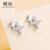 Xigu E1553 S999 Yinqing Nuevos aretes de tuerca giratoria de estrella de cuatro puntas para mujer, aretes sencillos y dulces para el cartílago de la oreja
