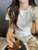 Camiseta de Tricô Manga Curta com Bolinhas Gola Redonda Estilo Coreano para Mulheres Nova Verão Ombro Direito Moda Top de Meia Manga Pequeno Fragrante 2024