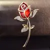 Broche de Cristal Rosa Estilo Coreano de Alta Calidad Pin de Joyería Versátil para Ropa Accesorios Creativos de Aleación para Traje