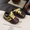 Zapatillas de entrenamiento retro de color bloqueado para niños 2026, zapatillas deportivas para niños y niñas, zapatos planos de otoño, zapatos casuales cómodos de suela blanda