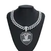 Equipo de Hip Hop Europeo y Americano Gesto de Mano con Diamantes Completos Colgante de Escudo Tendencia de Baile Callejero de Gama Alta Rapper Banda Collar Fabricante