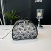 Bolsa de Maquiagem Portátil Vazada Transfronteiriça, Nova Bolsa de Armazenamento Portátil de Viagem de Malha de Grande Capacidade Estilo Ins, Necessaire Leve