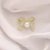 Broche de Laço Coração Simples para Mulheres, Corsage de Luxo, Alfinete Anti-Exposição para Gola Feminina, Alfinete de Cardigã, Acessório de Roupa