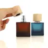 Atacado Em Estoque Frasco de Perfume Quadrado de 50ml com Fundo Espesso, Frasco de Vidro Escuro Fosco, Frasco Spray de Encaixe Transparente com Cor Gradiente