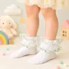 Calcetines de baile para niñas al por mayor transfronterizos, calcetines de satén con encaje de doble capa y volantes, calcetines cortos transpirables para niños estilo princesa bebé