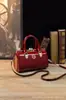 Otoño 2023 Nuevo Bolso de Mano de Alta Gama Boda Festivo Rojo Brillante Charol Color Brillante Bolso Vintage Europeo y Americano para Mujer