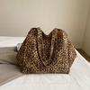 Bolso Tote de Diseño, Bolso de Hombro, Estilo Nuevo de Nicho, Estampado Artístico de Leopardo, Moda Otoñal, Retro Único 2025, Estilo Sencillo para el Trabajo