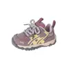 Novos Sapatos de Caminhada para Bebê Outono 2026, Antiderrapantes e Resistentes ao Desgaste, Fáceis de Calçar e Tirar com Fechamento em Velcro, Versáteis e Confortáveis, Adequados para Meninos, no Estilo dos Sapatos Forrest Gump