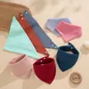 Babero Triangular de Color Sólido de Cuatro Capas Transfronterizo Toalla para Saliva Babero de Alimentación para Bebé Recién Nacido Toalla para Escupir Bebé Venta al por Mayor en Amazon