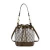 Bolsa feminina de alta qualidade transfronteiriça, novo modelo 2026, elegante bolsa de balde, bolsa de mão de luxo leve retrô fashion, bolsa de ombro e transversal