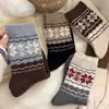 Meias Retrô de Outono Estilo Nórdico Fair Isle com Flocos de Neve para Mulheres, Meias de Cano Médio em Preto, Branco e Cinza, Simples e Versáteis, Meias Longas Estilo College