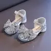 Zapatos de princesa de tacón alto pequeños para niñas con pedrería, zapatos de actuación de verano 2026 para niñas pequeñas con lazo grande de pedrería, zapatos de cristal