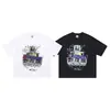 Camiseta de Manga Curta Estampada com Letras Graffiti em Moldura de TV Vintage Desgastada para Homens, Novo Estilo Primavera/Verão, Blusa Casual Solta para Mulheres, Tendência