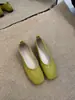 Sapatos femininos de corte baixo, modelo novo primavera-verão 2026, mocassins versáteis de sola plana e bico quadrado, confortáveis, sapatos de vovó de cor sólida