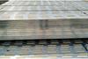Fabricantes de entidades de madera revestida de acero galvanizado producen y venden materiales de construcción de protección ambiental con quilla de acero y madera